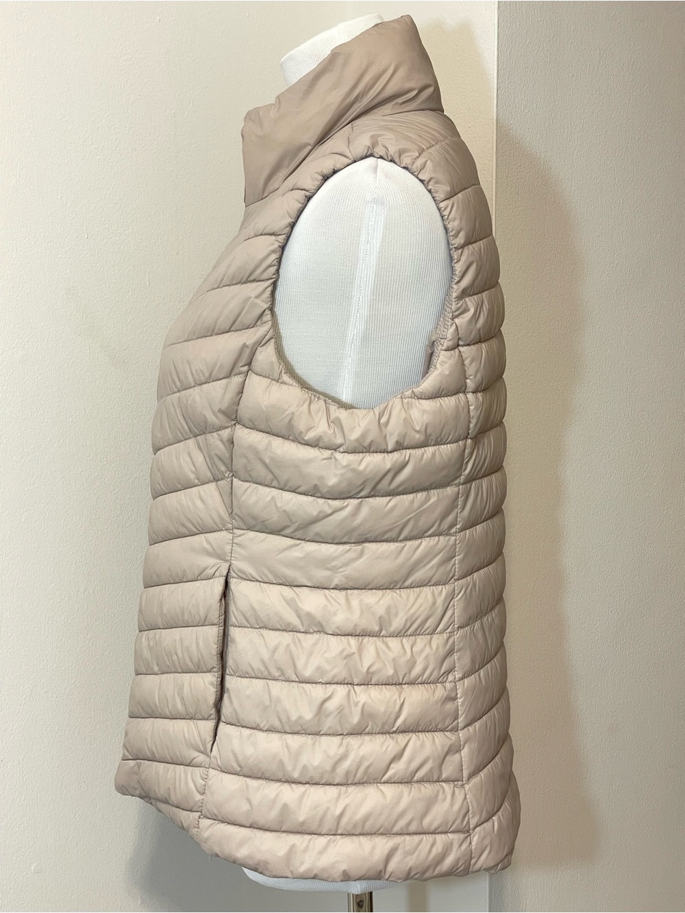 Old Navy Women’s Quilted Puffer Vest Tan Size Medium - Picture 5 of 8